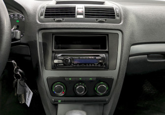 Подержанный автомобиль Skoda Fabia Hatchback 2010 года (22 фото)