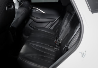 Подержанный автомобиль Omoda C5 2023 года (10 фото)