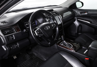 Подержанный автомобиль Toyota Camry Sedan 2017 года (15 фото)