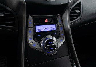 Подержанный автомобиль Hyundai Elantra Sedan 2012 года (9 фото)