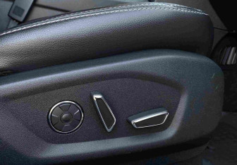 Подержанный автомобиль Ford Explorer 2018 года (11 фото)