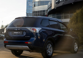 Подержанный автомобиль Mitsubishi Outlander 2014 года (4 фото)
