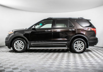 Подержанный автомобиль Ford Explorer 2012 года (8 фото)