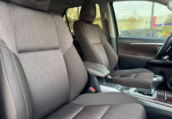 Подержанный автомобиль Toyota Fortuner 2018 года (10 фото)