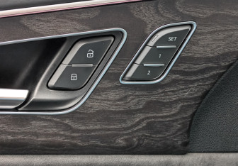 Подержанный автомобиль Audi Q8 2021 года (30 фото)