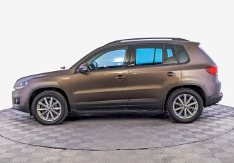 Подержанный автомобиль Volkswagen Tiguan 2015 года (8 фото)