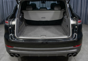 Подержанный автомобиль Porsche Cayenne 2018 года (10 фото)