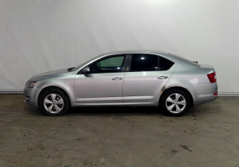 Подержанный автомобиль Skoda Octavia Liftback 2013 года (4 фото)