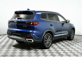 Подержанный автомобиль Chery Tiggo 8 2023 года (5 фото)