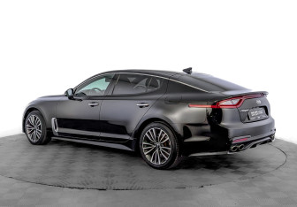 Подержанный автомобиль Kia Stinger 2019 года (7 фото)