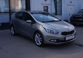 Подержанный автомобиль Kia Ceed Hatchback 2012 года (3 фото)