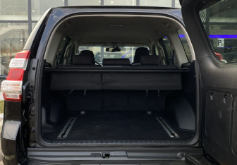 Подержанный автомобиль Toyota Land Cruiser Prado 2013 года (10 фото)