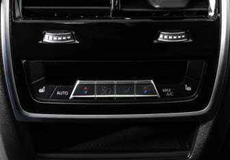 Подержанный автомобиль BMW X7 2021 года (25 фото)
