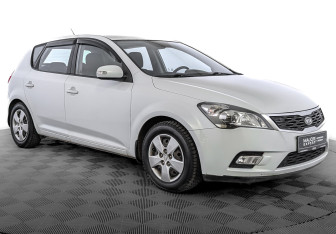 Подержанный автомобиль Kia Ceed Hatchback 2010 года (3 фото)
