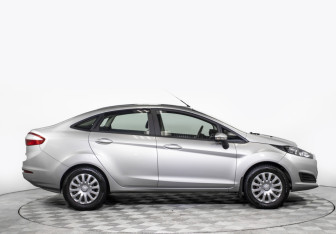 Подержанный автомобиль Ford Fiesta Sedan 2015 года (4 фото)