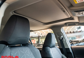 Новый Toyota RAV4 2025 (10 фото)