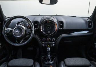 Подержанный автомобиль MINI Countryman 2020 года (15 фото)