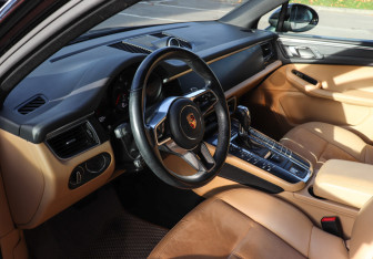 Подержанный автомобиль Porsche Macan 2017 года (7 фото)
