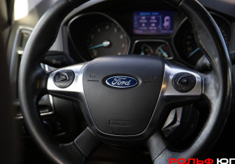 Подержанный автомобиль Ford Focus Hatchback 2012 года (13 фото)