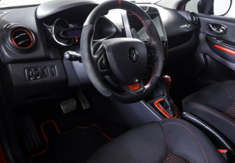Подержанный автомобиль Renault Clio RS 2014 года (15 фото)