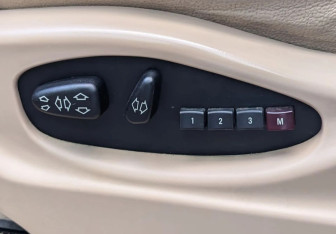 Подержанный автомобиль BMW X5 2002 года (10 фото)
