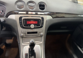 Подержанный автомобиль Ford Galaxy 2008 года (17 фото)