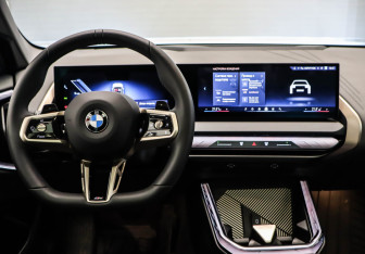 Подержанный автомобиль BMW X3 2025 года (14 фото)