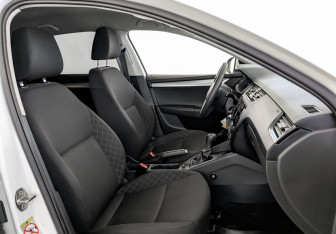 Подержанный автомобиль Skoda Octavia Liftback 2018 года (23 фото)