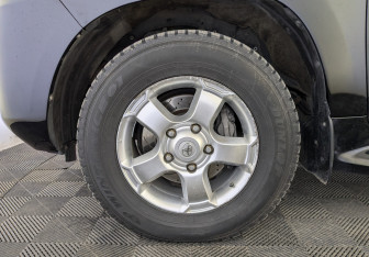 Подержанный автомобиль Toyota Land Cruiser Suv 2017 года (12 фото)