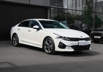 Подержанный автомобиль Kia K5 2021 года (3 фото)