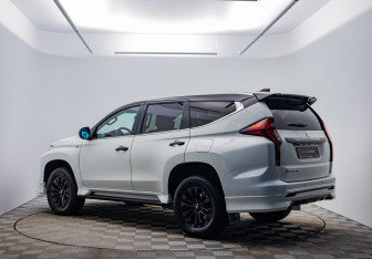 Подержанный автомобиль Mitsubishi Montero Sport 2022 года (7 фото)