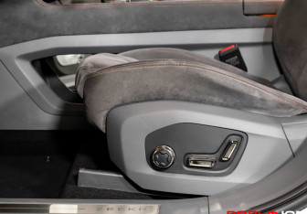 Подержанный автомобиль Zeekr 001 2023 года (25 фото)