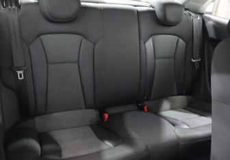 Подержанный автомобиль Audi A1 2011 года (18 фото)