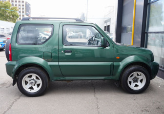 Подержанный автомобиль Suzuki Jimny 2008 года (4 фото)