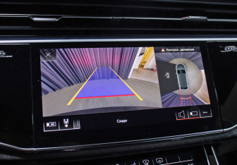 Подержанный автомобиль Audi Q8 2020 года (21 фото)