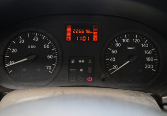Подержанный автомобиль Renault Logan Sedan 2009 года (15 фото)