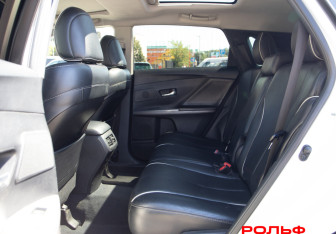 Подержанный автомобиль Toyota Venza 2013 года (8 фото)