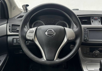 Подержанный автомобиль Nissan Sentra Sedan 2015 года (12 фото)