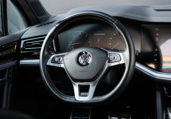 Подержанный автомобиль Volkswagen Touareg 2019 года (14 фото)