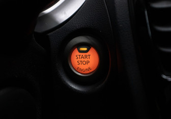 Подержанный автомобиль Nissan Juke 2014 года (18 фото)
