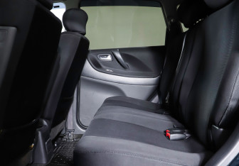 Подержанный автомобиль Suzuki Liana Wagon 2004 года (12 фото)