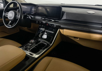 Подержанный автомобиль Kia Carnival 2021 года (9 фото)