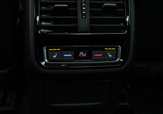 Подержанный автомобиль Volkswagen Passat Sedan 2019 года (9 фото)