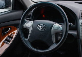 Подержанный автомобиль Toyota Camry Sedan 2010 года (17 фото)