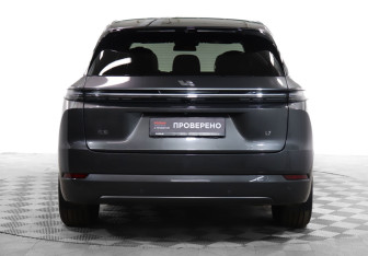 Подержанный автомобиль LiXiang L7 2024 года (6 фото)