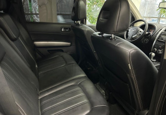 Подержанный автомобиль Nissan X-Trail 2012 года (11 фото)