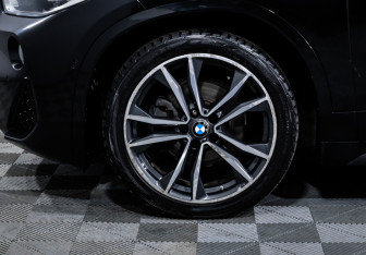 Подержанный автомобиль BMW X2 2018 года (15 фото)