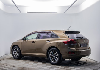 Подержанный автомобиль Toyota Venza 2013 года (7 фото)
