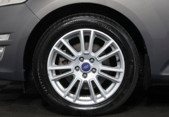 Подержанный автомобиль Ford Mondeo Sedan 2012 года (19 фото)
