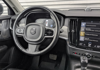 Подержанный автомобиль Volvo S90 2017 года (26 фото)